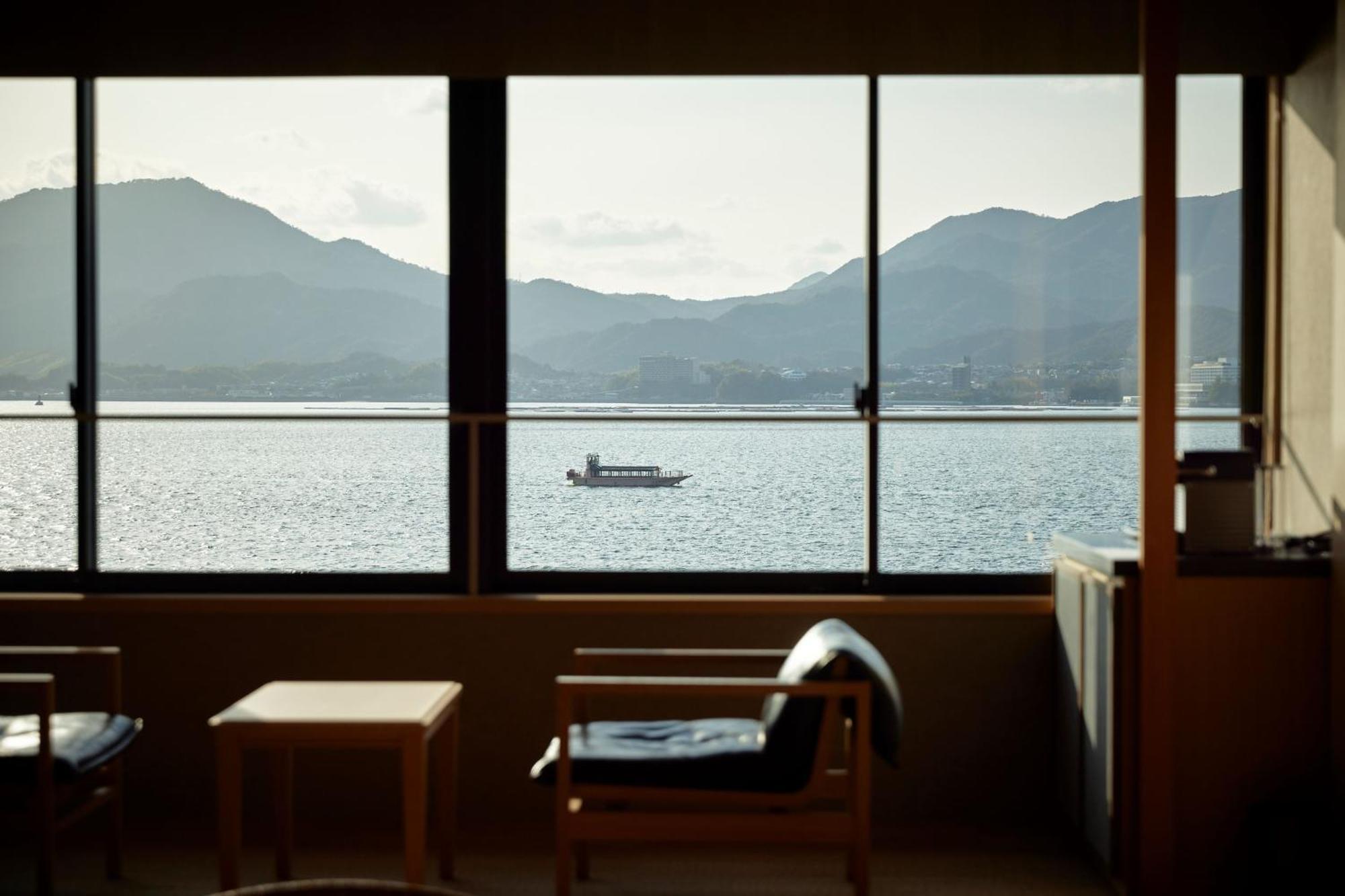 Отель Itsukushima Iroha Хацукаити Экстерьер фото